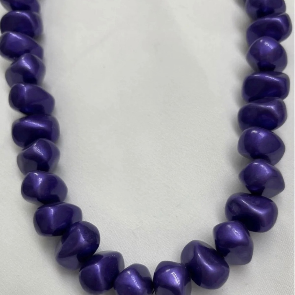 Women’s Chunky Beaded Necklace - Picture 2 of 7